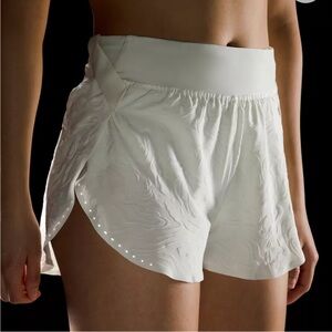 Fast and Free High-Rise Short 2"
Airflow